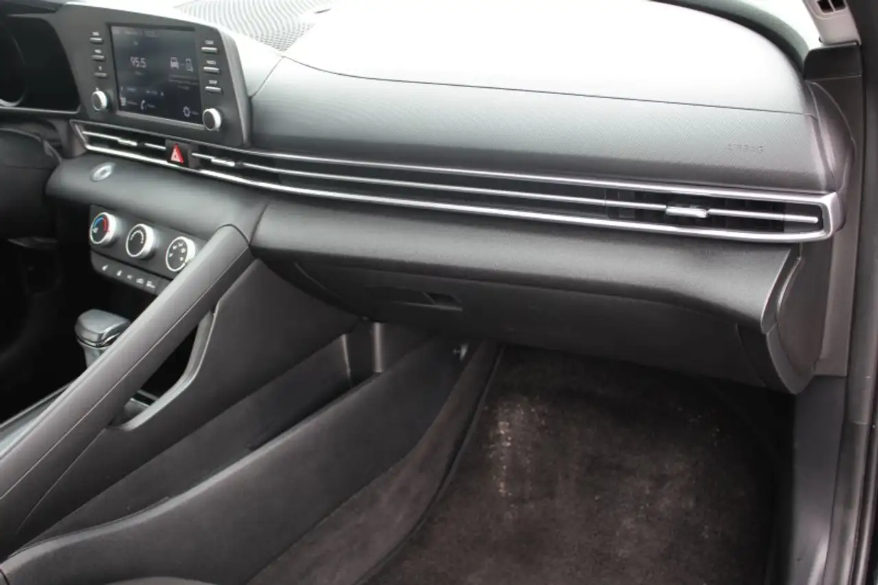 Hyundai ELANTRA снимка Hyundai ELANTRA
