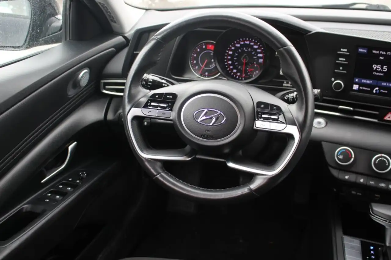 Hyundai ELANTRA снимка Hyundai ELANTRA