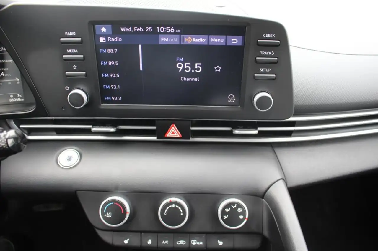 Hyundai ELANTRA снимка Hyundai ELANTRA