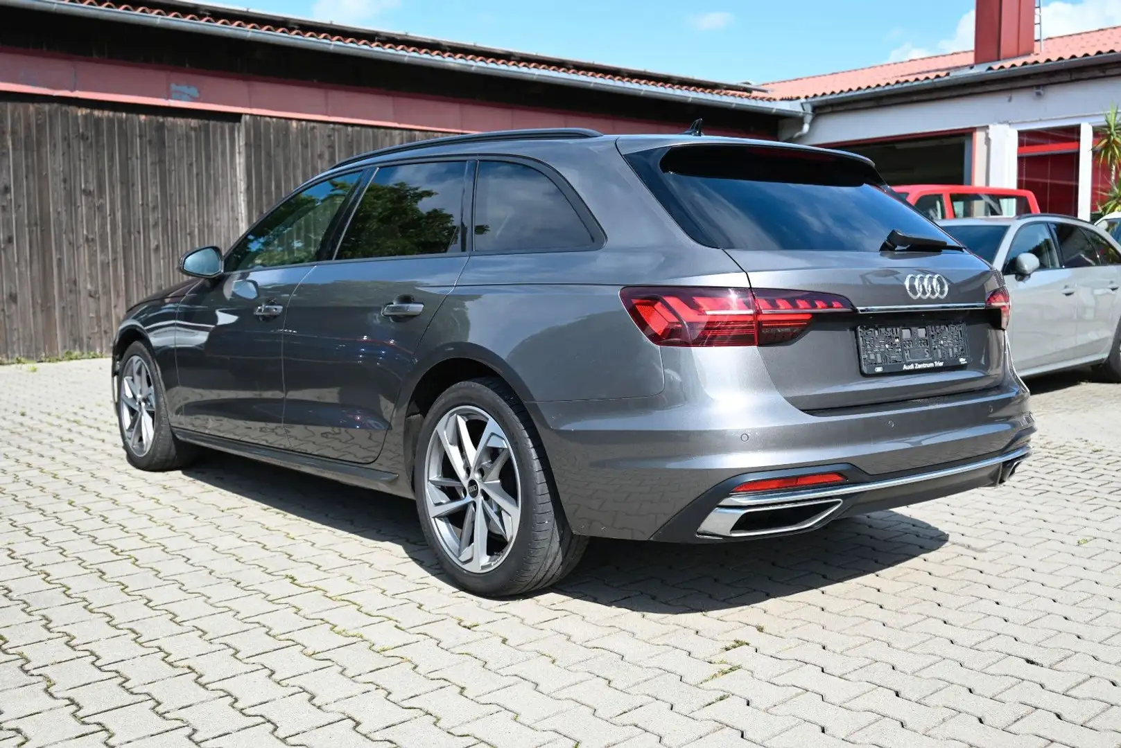 Audi A4 Avant 40 TDI advanced/Matrix/AHK/ACC Grau - 2