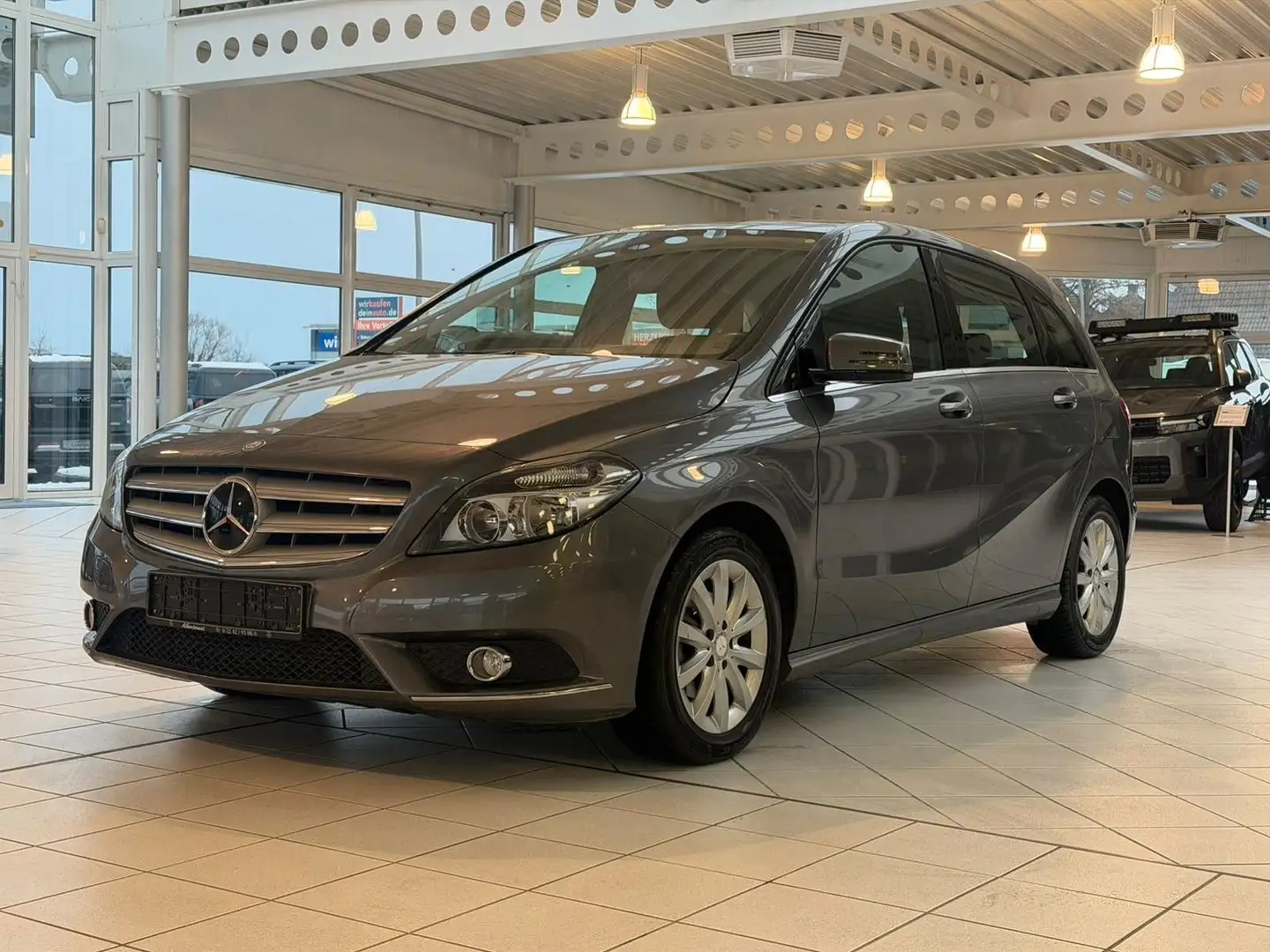 Mercedes-Benz B 180 Automatik Sitzheizung Klima Navi Allwetter Grau - 1