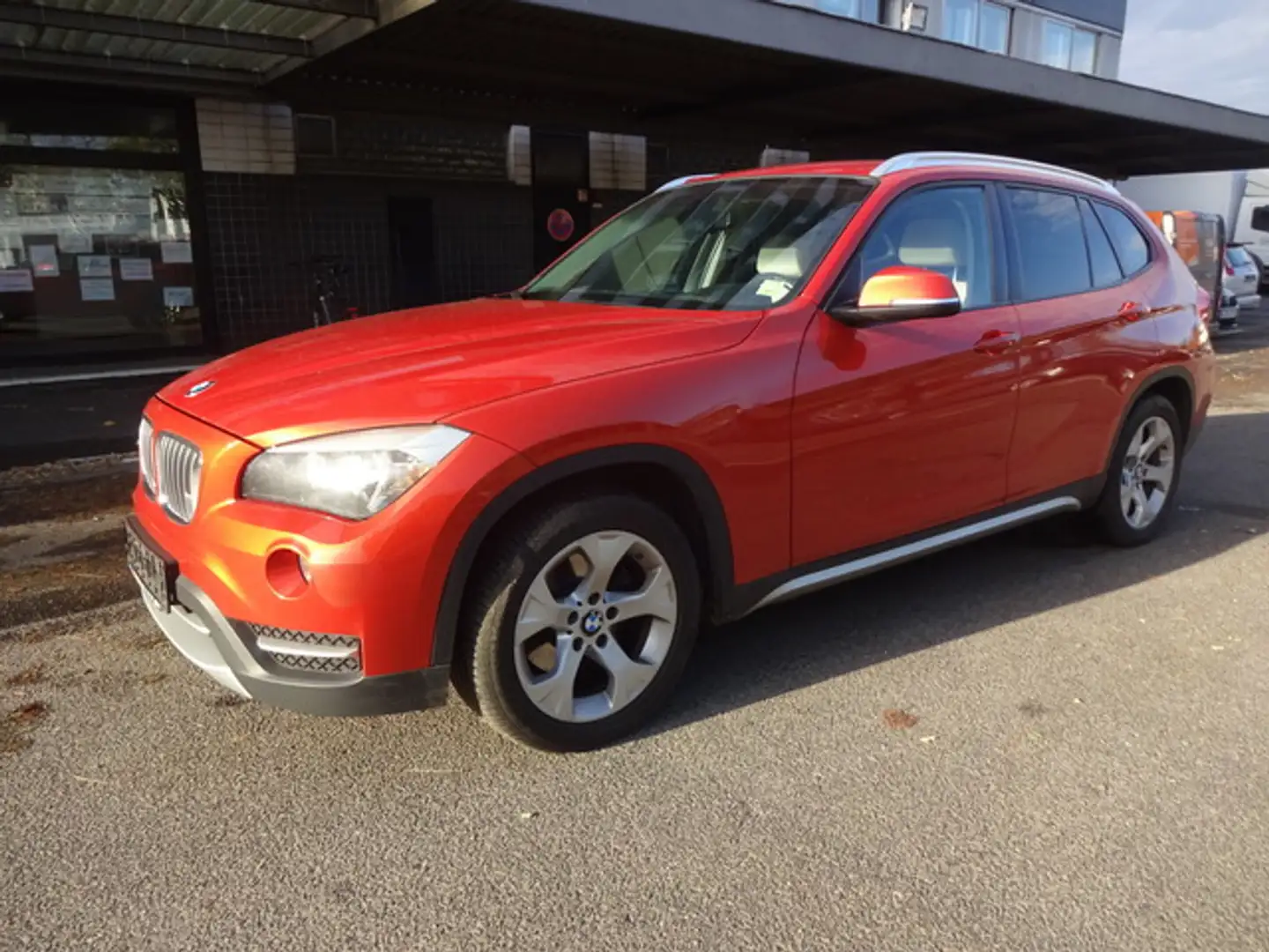 BMW X1 xDrive 18d Rood - 1