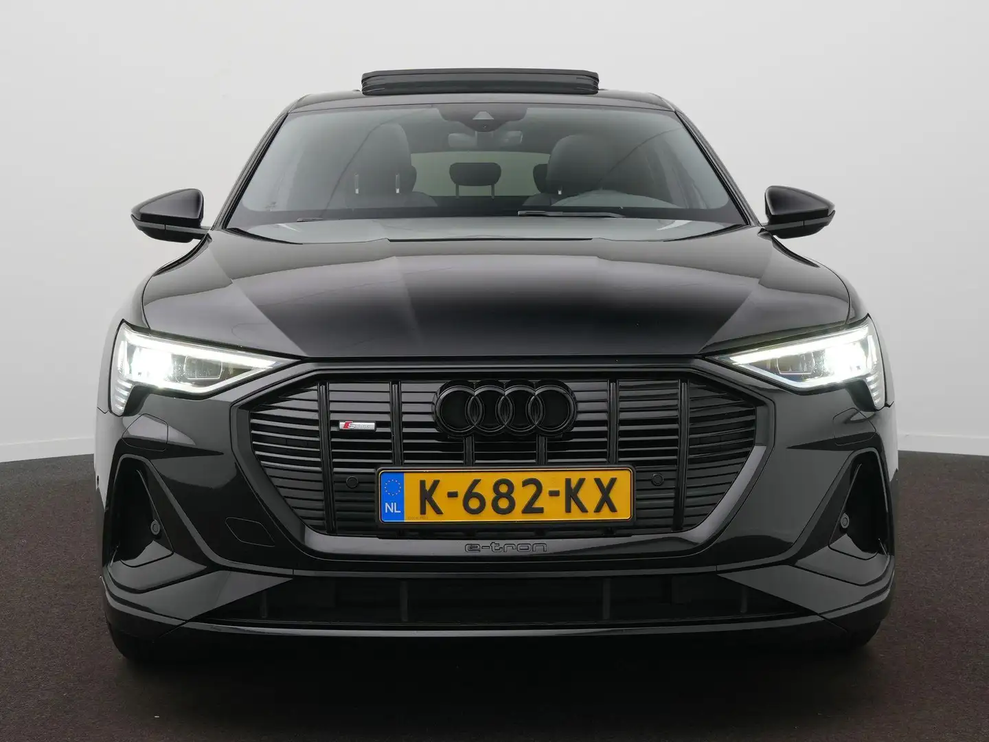 Audi e-tron Sportback 50 quattro S edition 71 kWh S-Line | Pan Zwart - 2