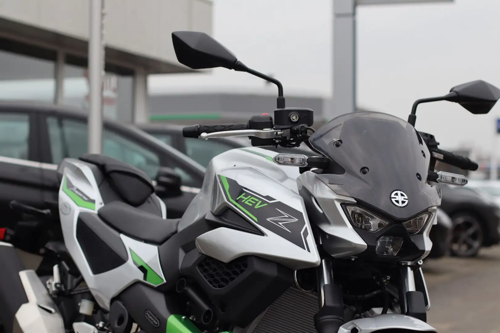 Kawasaki Z7 Hybrid Argento - 2