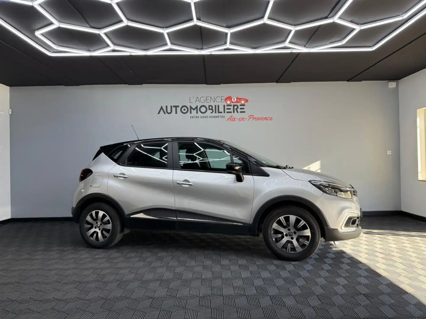 Renault Captur 0.9 TCe 90 Zen Grijs - 2