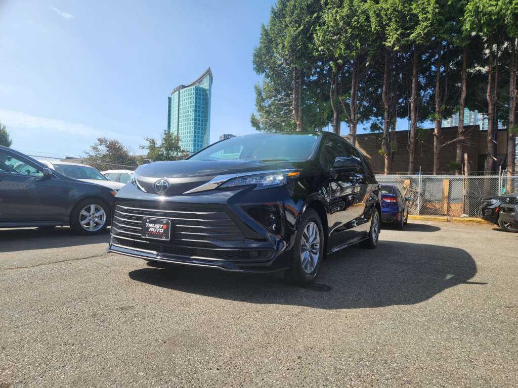 2026 Toyota Sienna LE HYBRID — снимка 1