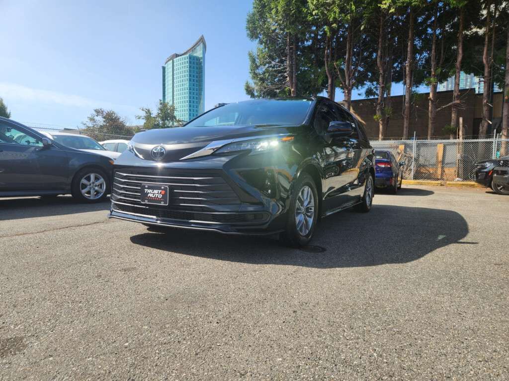 2026 Toyota Sienna LE HYBRID — снимка 1