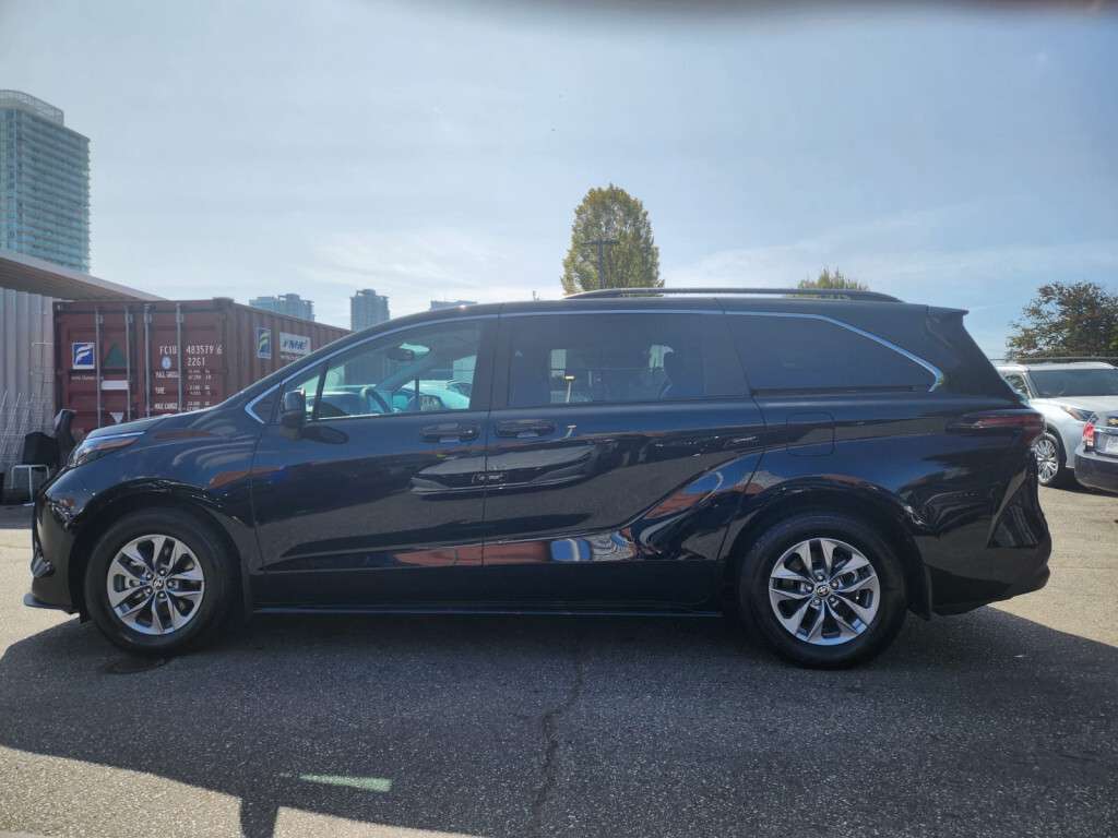 2026 Toyota Sienna LE HYBRID — снимка 1