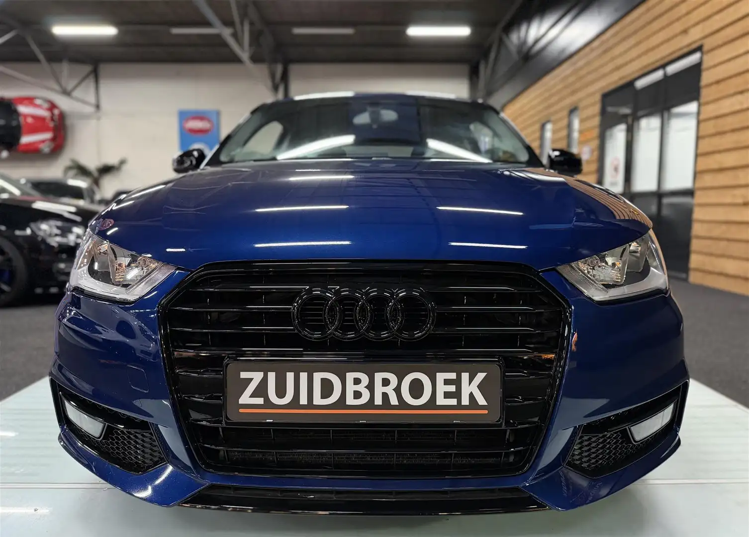 Audi A1 1.0 TFSI Sport Cruise!! Navi!! Clima!! Blauw - 2