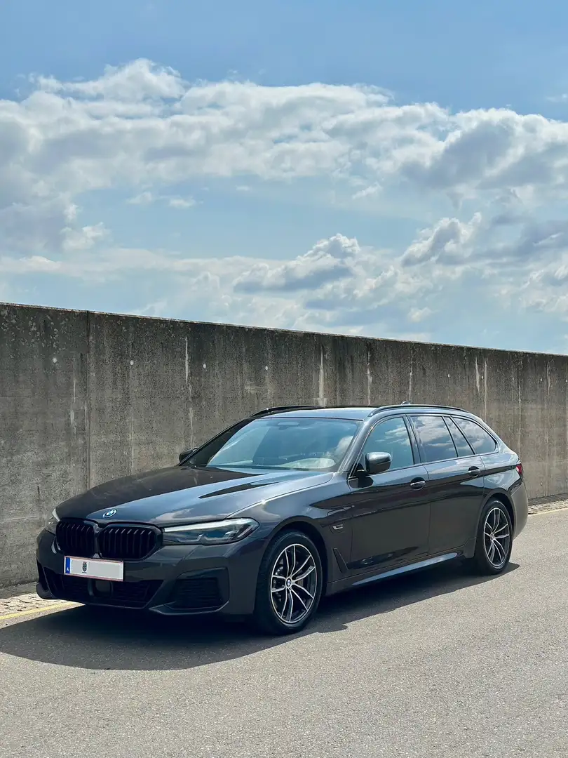BMW 530 530e xDrive Touring Aut. Grau - 1