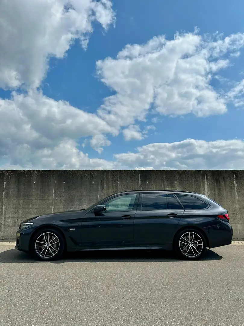 BMW 530 530e xDrive Touring Aut. Grau - 2