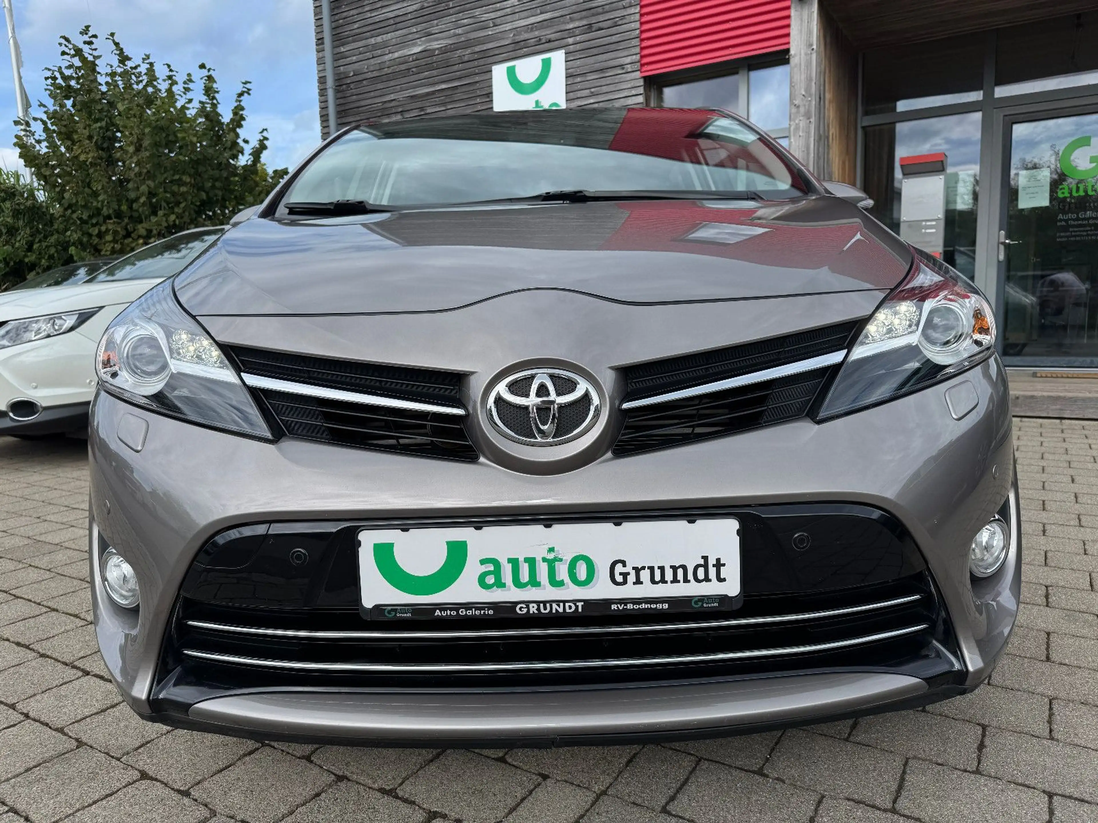 Toyota Verso Executive Panorama Navi Xenon — photo 4