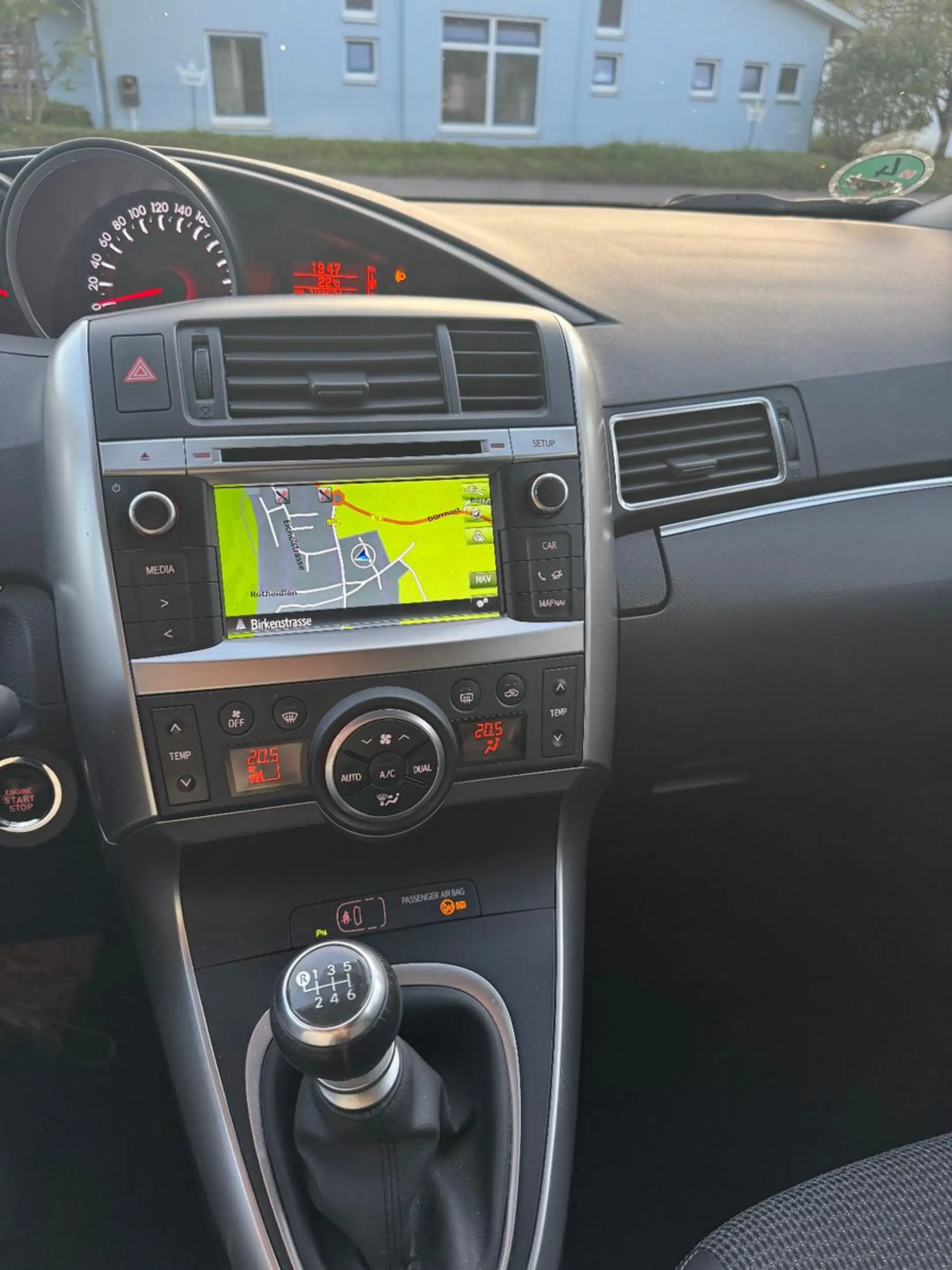 Toyota Verso Executive Panorama Navi Xenon — photo 11