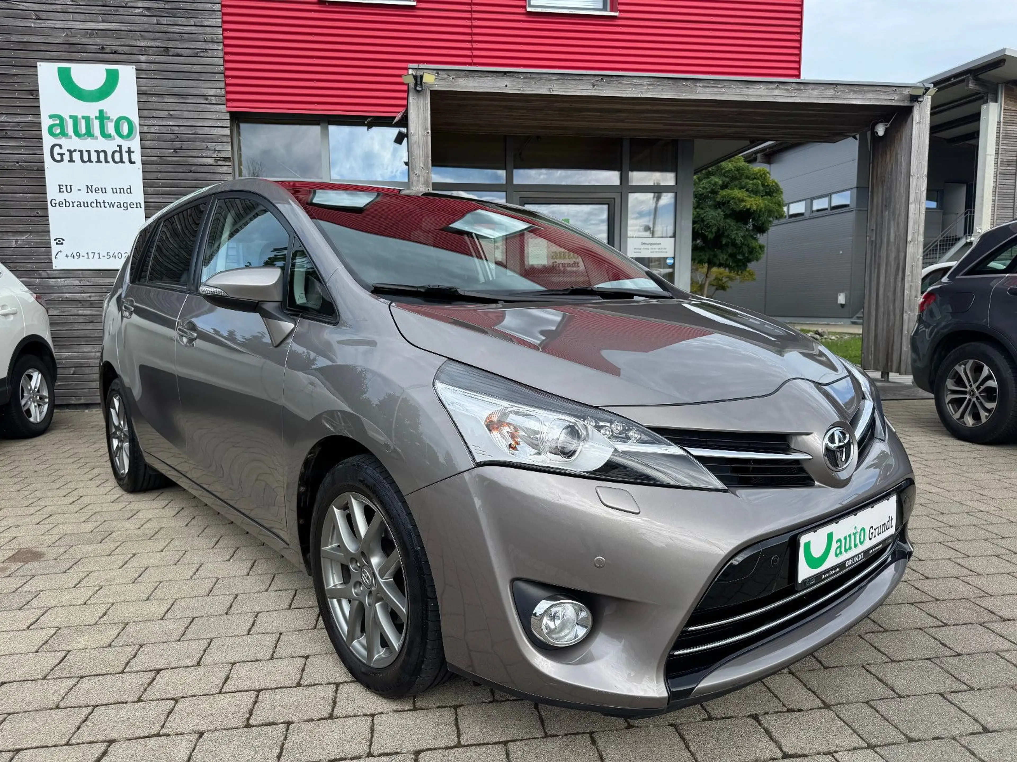 Toyota Verso Executive Panorama Navi Xenon — photo 3
