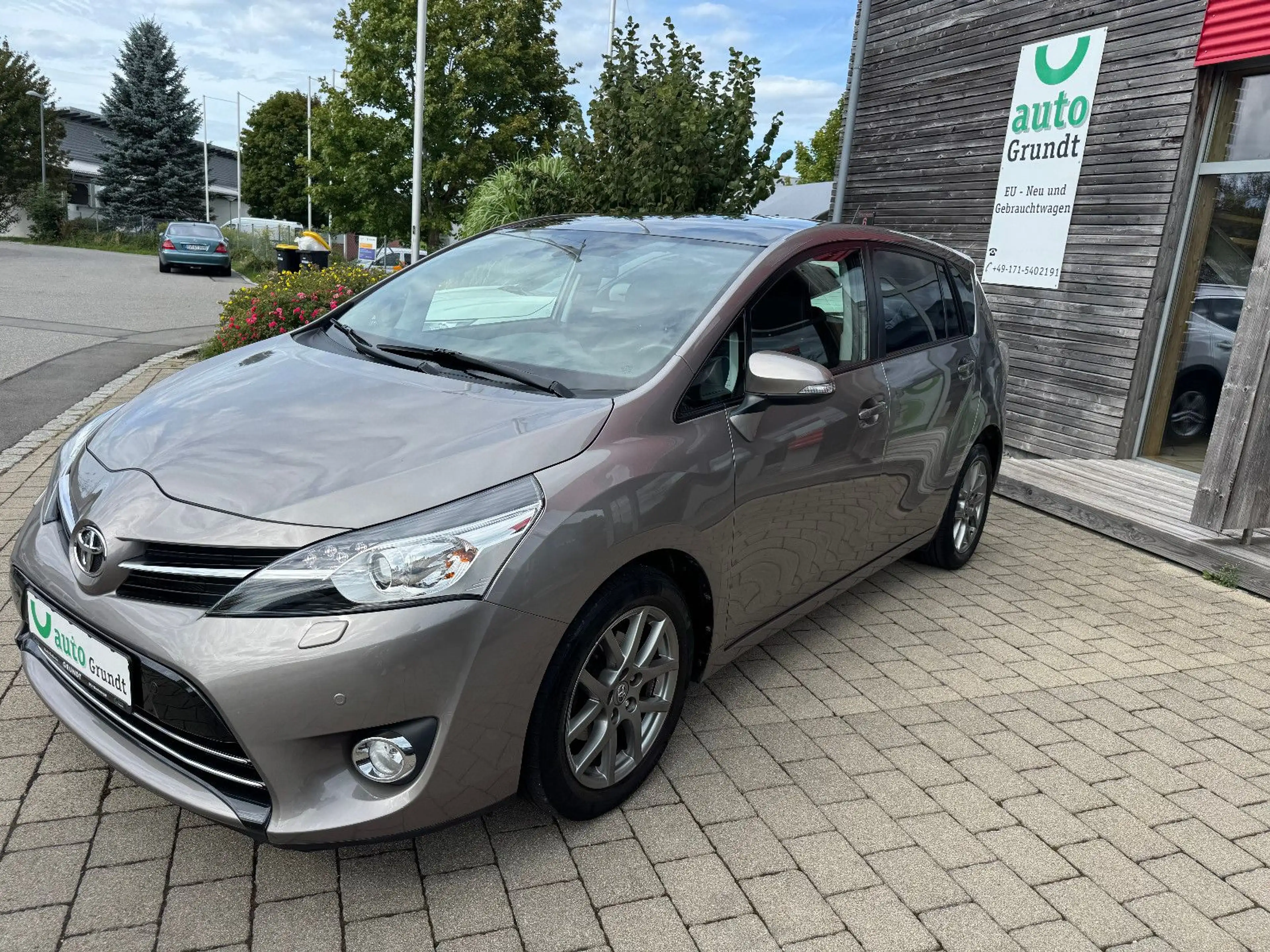 Toyota Verso Executive Panorama Navi Xenon — photo 2