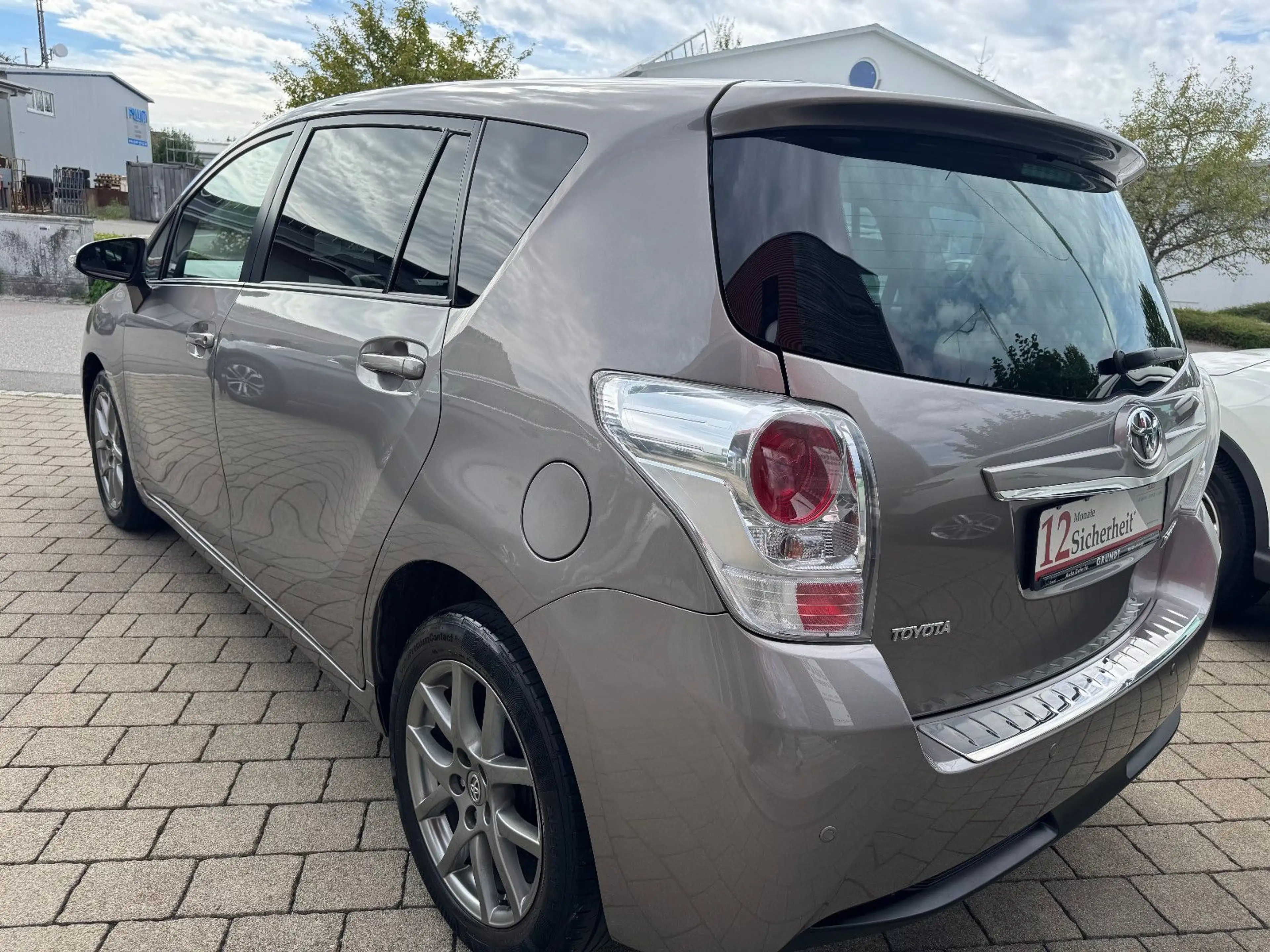Toyota Verso Executive Panorama Navi Xenon — photo 5