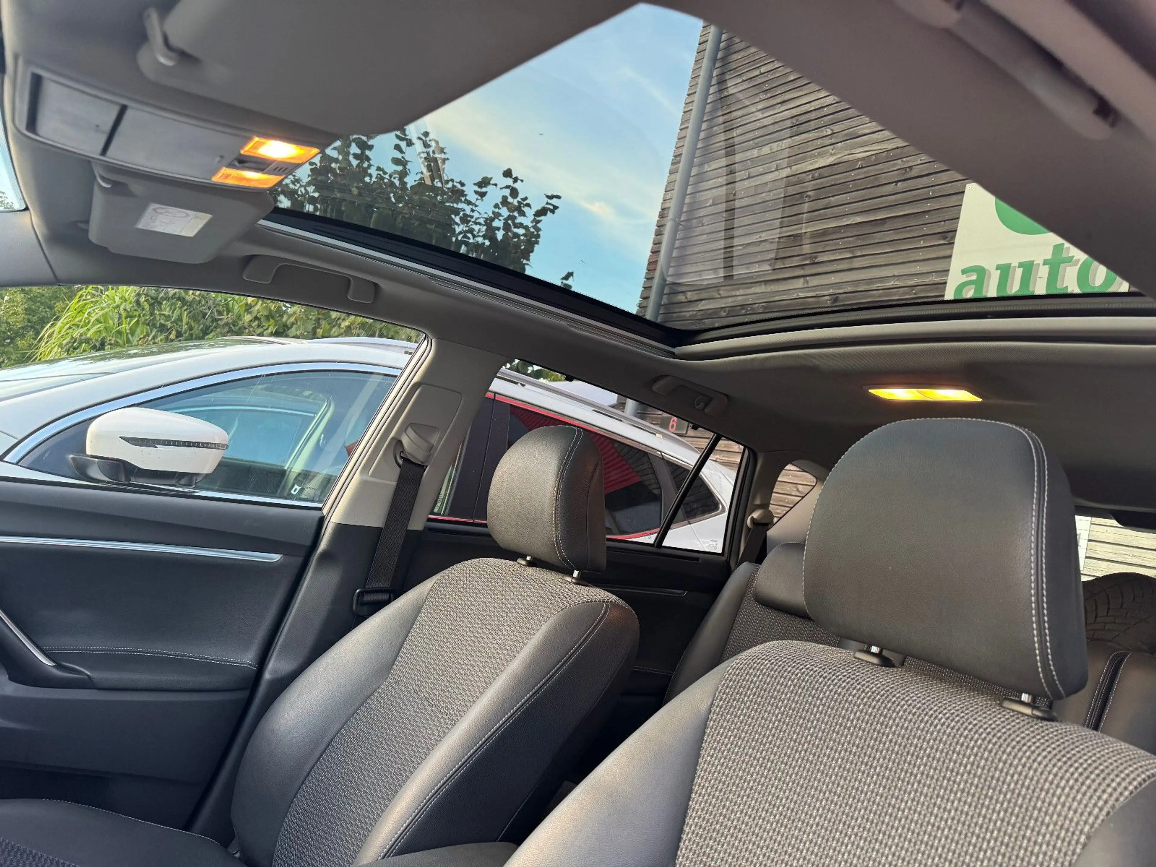 Toyota Verso Executive Panorama Navi Xenon — photo 13