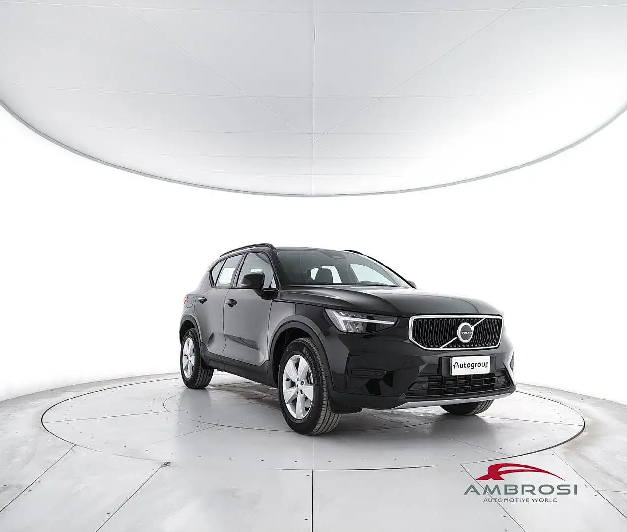Volvo XC40 B3 Mild hybrid Benzina Essential Nero - 2