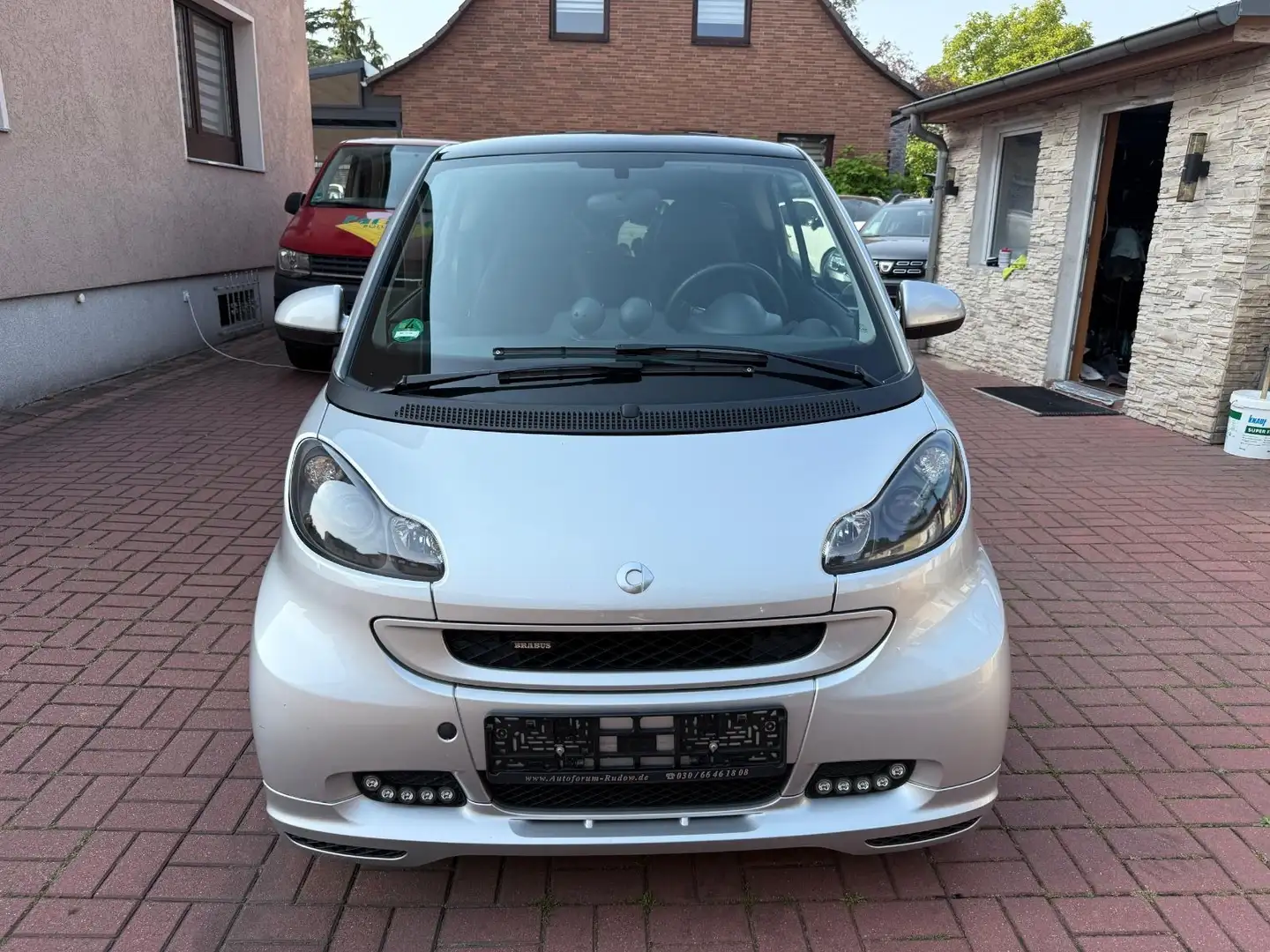 smart forTwo coupe Brabus LEDER+NAVI+AUT+PANO Silber - 2