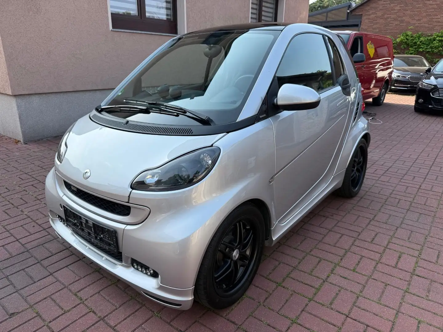 smart forTwo coupe Brabus LEDER+NAVI+AUT+PANO Silber - 1