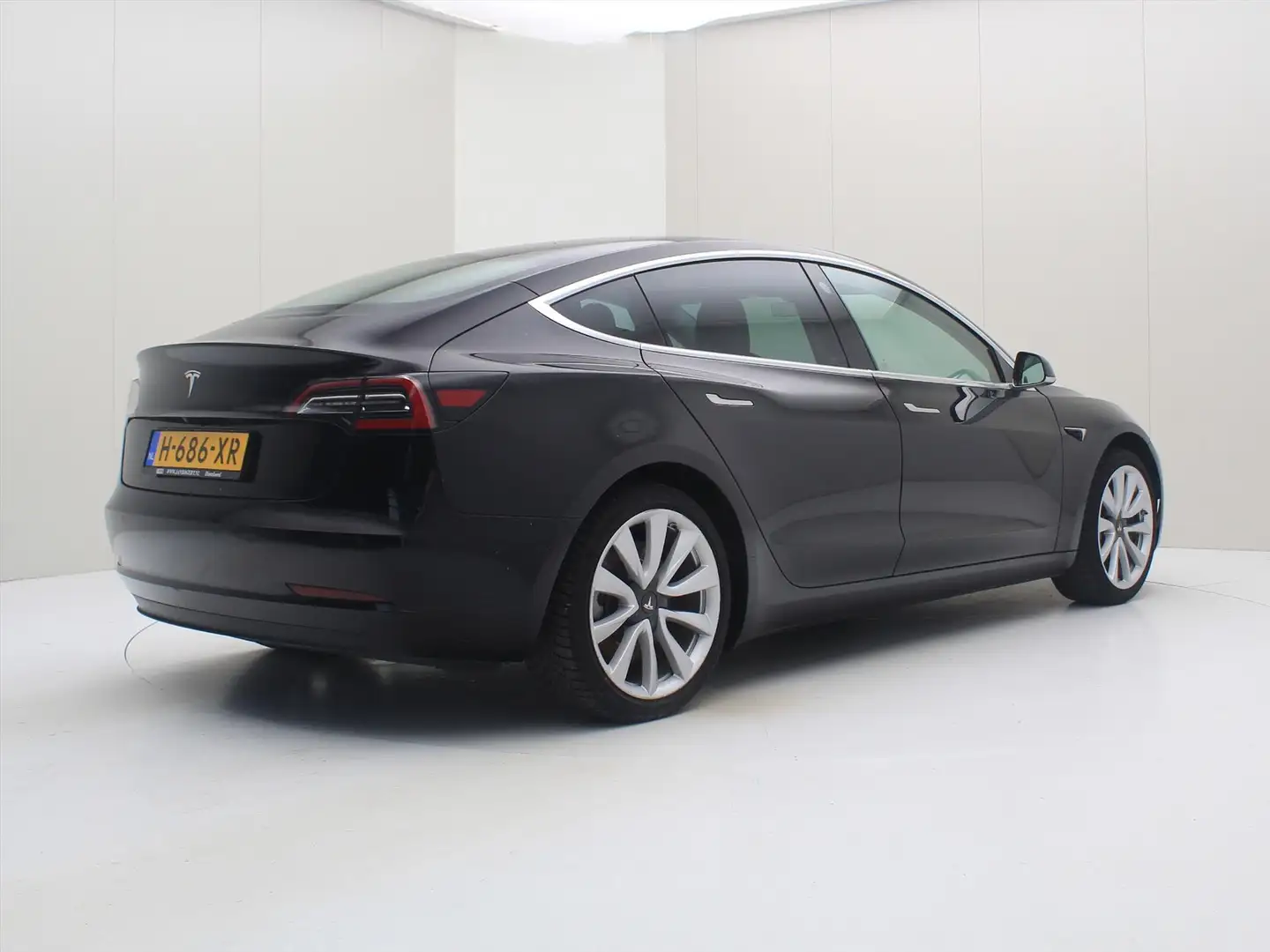 Tesla Model 3 Standard RWD Plus [ AUTOPILOT+19" LMV+60 kWh+PREMI Zwart - 2