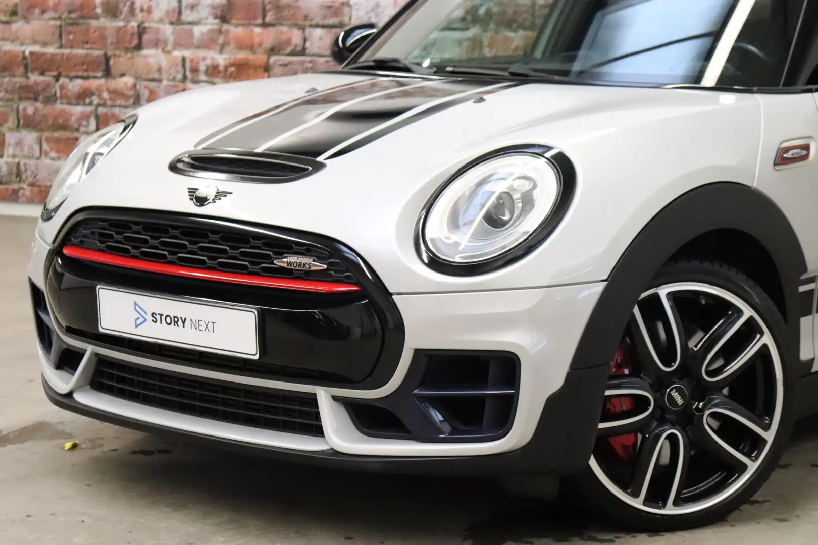 MINI John Cooper Works Clubman ALL4 Chili Automaat / Panoramadak / MINI Navigatie Gris - 2