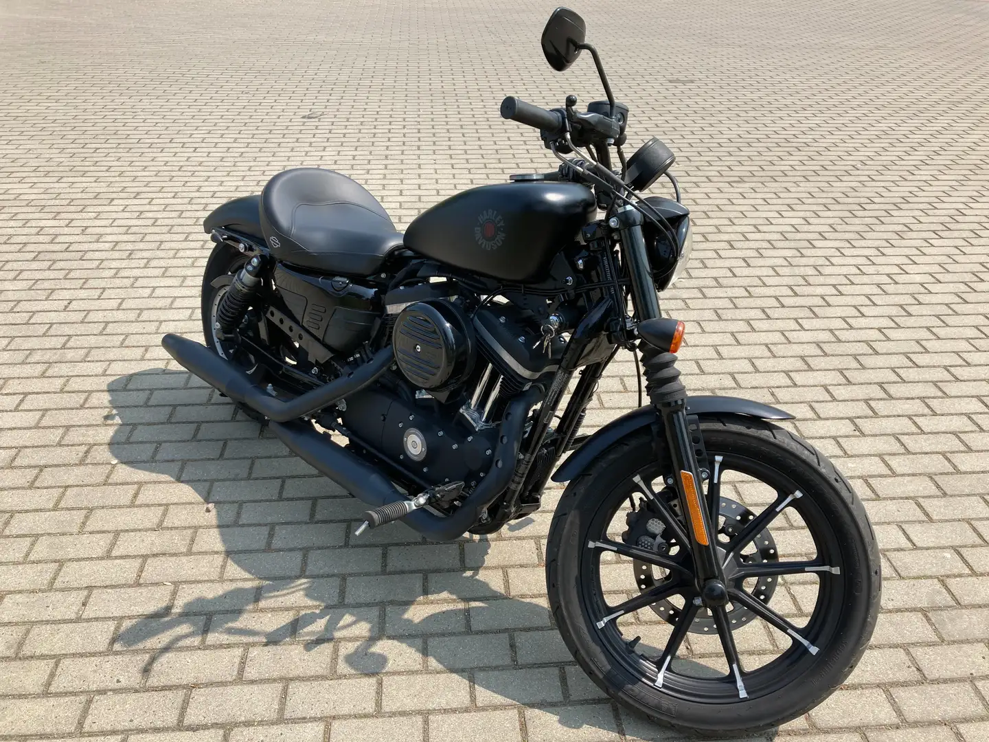 Harley-Davidson Sportster XL 883 iron Schwarz - 2