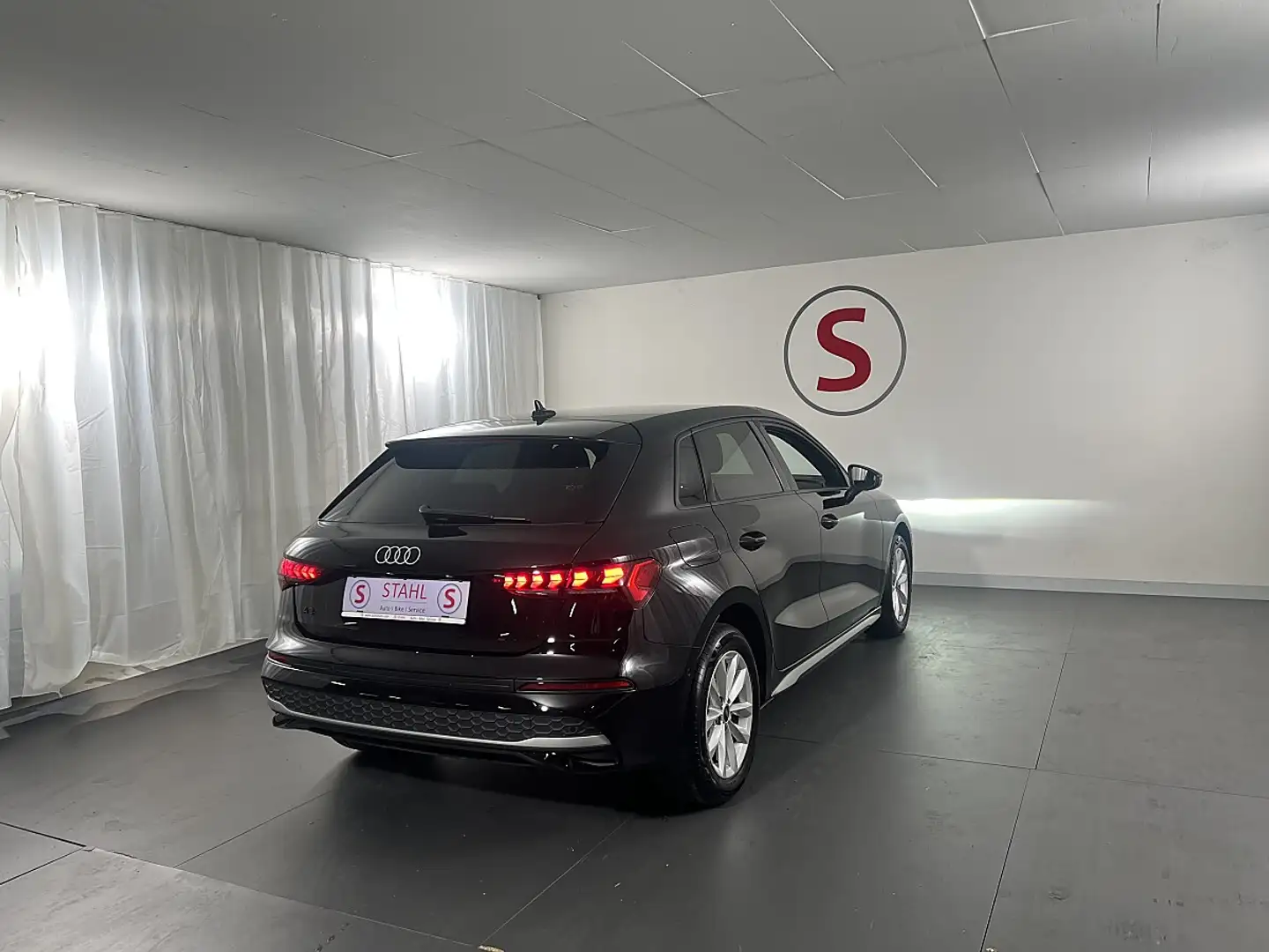 Audi A3 SB 30 TFSI Schwarz - 2