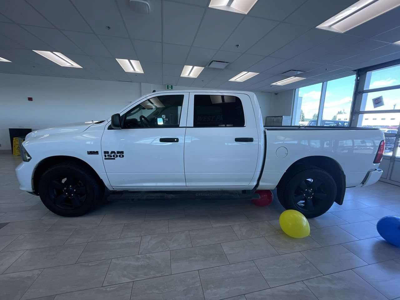 2021 RAM 1500 Express | 4WD | No Accidents | Backup Camera | Blu — снимка 1