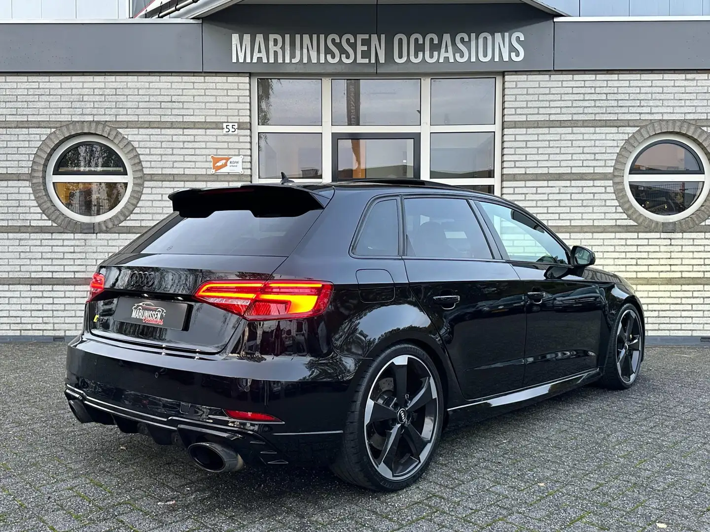 Audi RS3 Sportback 2.5 TFSI Quattro|Pano|ACC|Schaalstoel| Zwart - 2