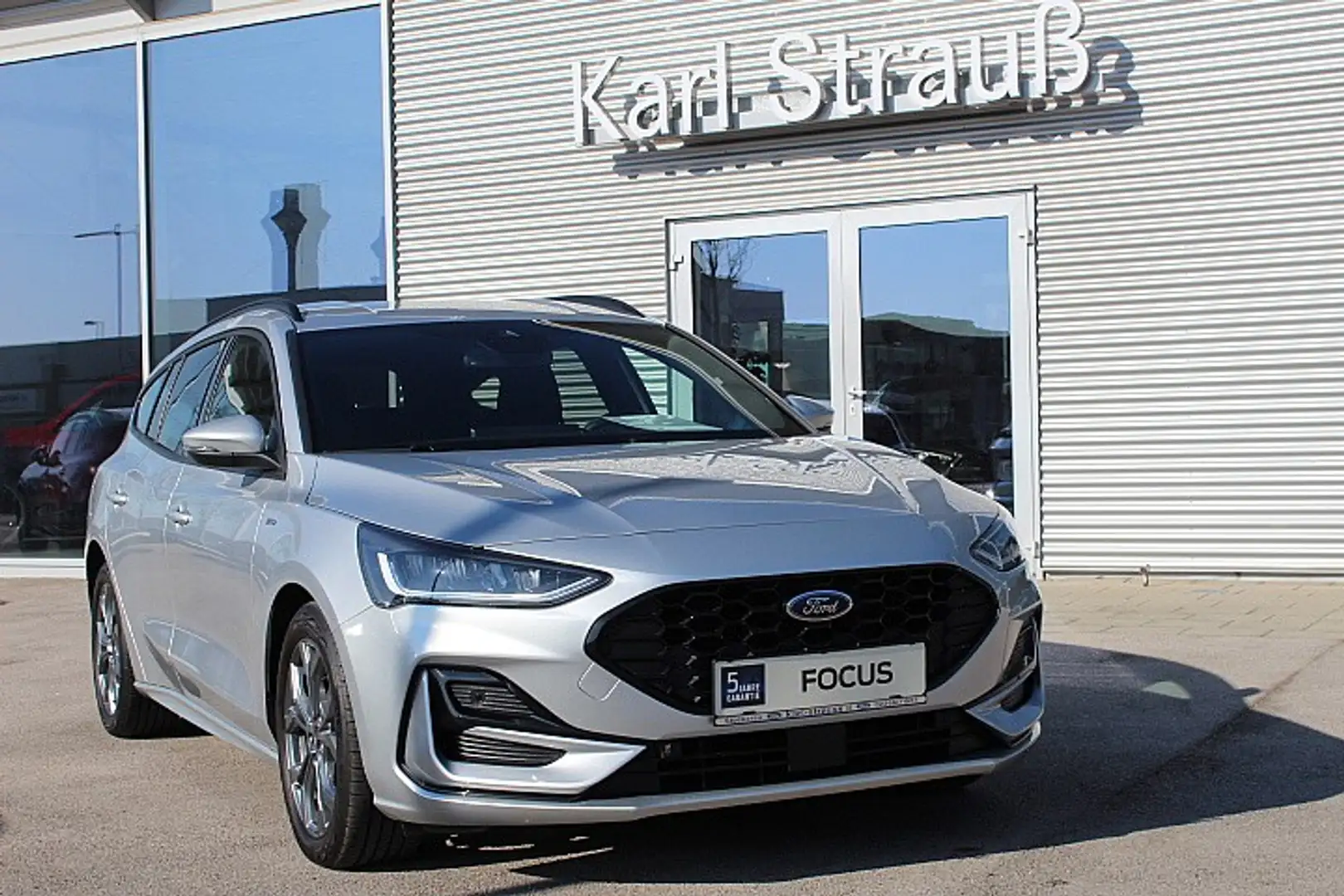 Ford Focus Turnier 1,5 EcoBlue ST-Line Aut. Plateado - 1