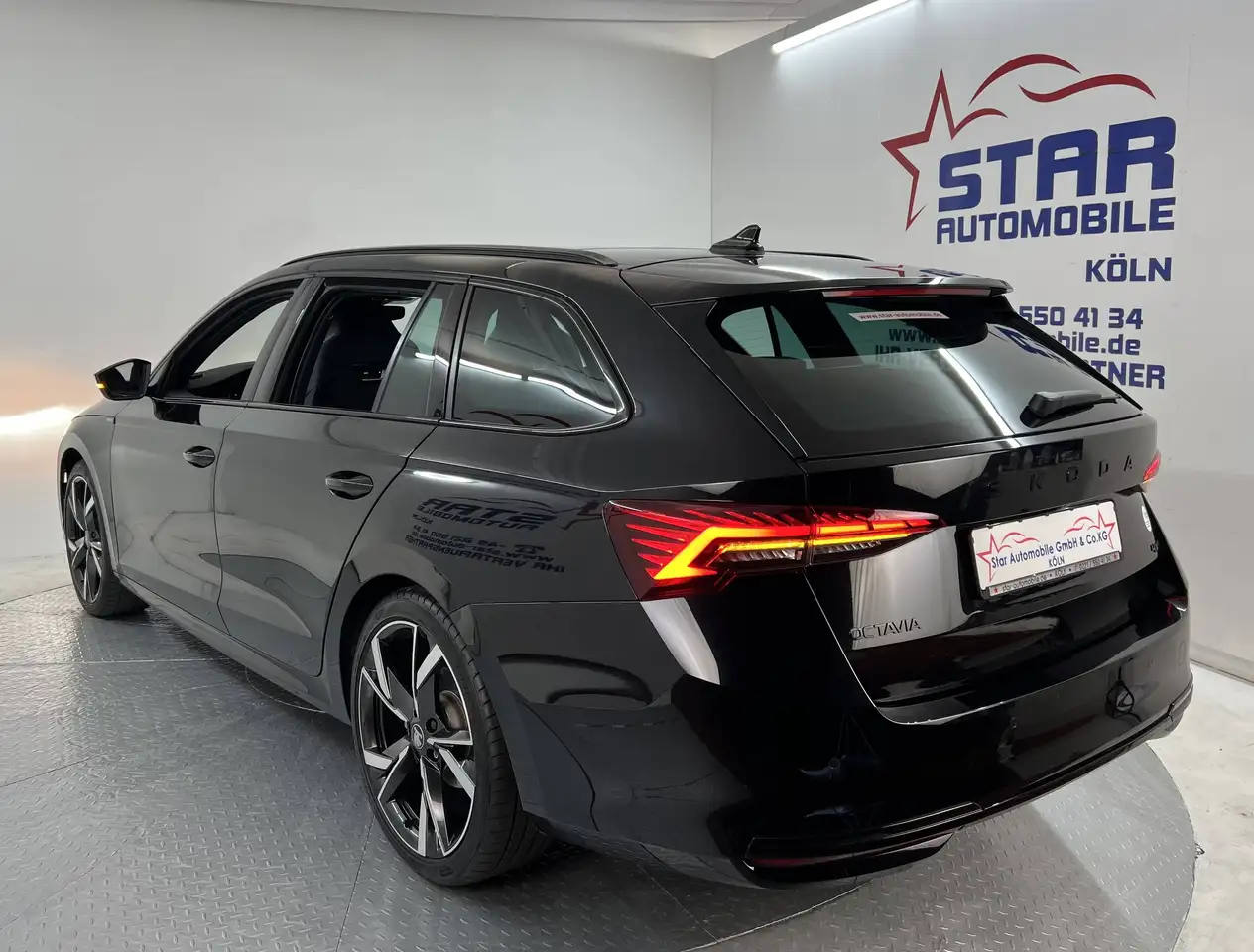 Skoda Octavia COMBI 2.0 TSI SPORTLINE 4x4 204 PS PANORAMA-SCHIEBEDACH HEAD-UP NAVIGATIONSSYSTEM RÜCKFAHRKAMERA WINTER-PAKET Euro 6e, миниатюра 9