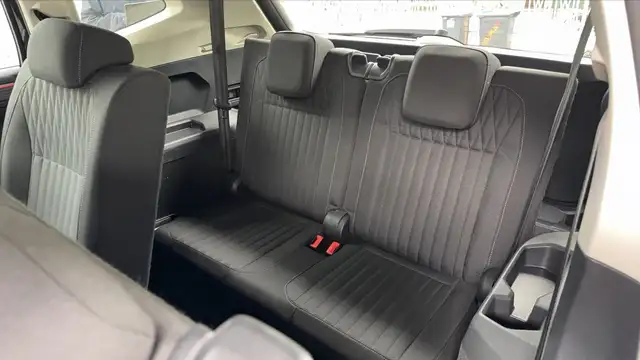 Volkswagen Tiguan Allspace view 13