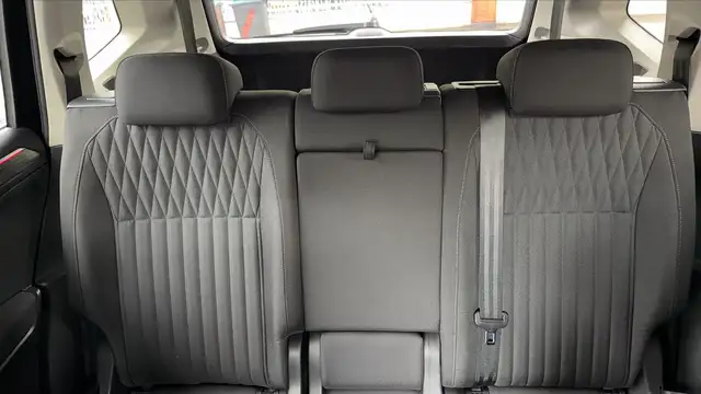 Volkswagen Tiguan Allspace view 9