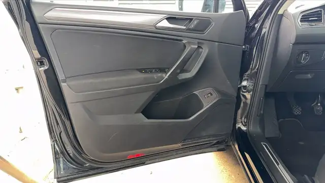 Volkswagen Tiguan Allspace view 7