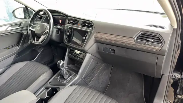 Volkswagen Tiguan Allspace view 10