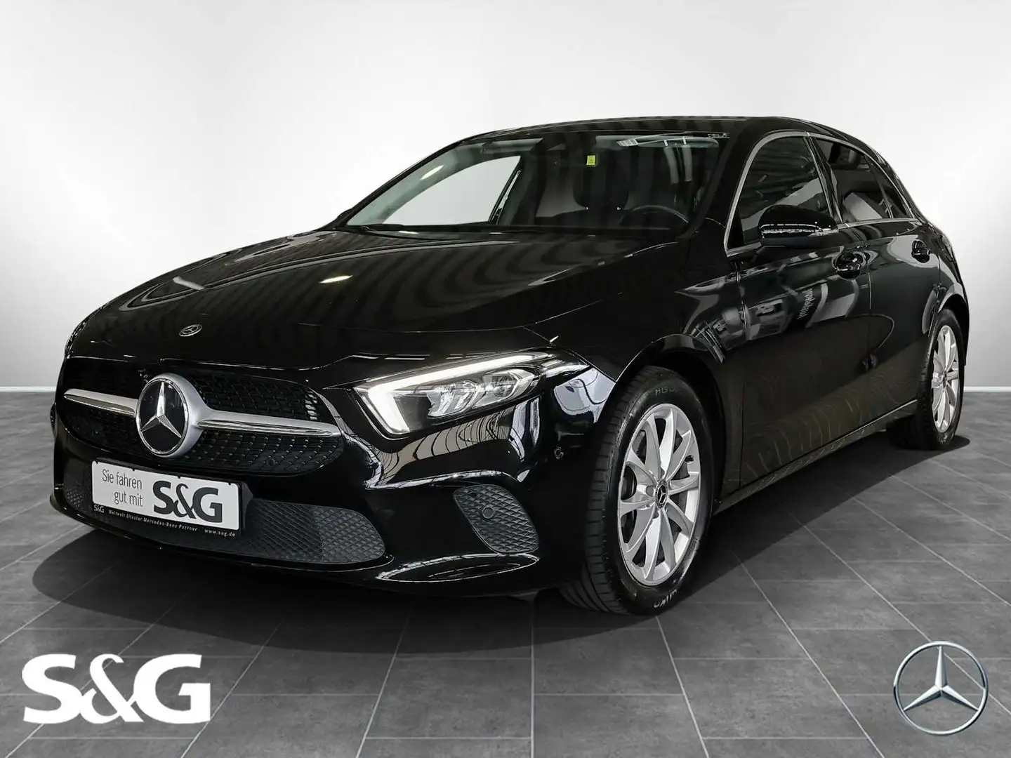 Mercedes-Benz A 220 Kompaktlimousine PROGRESSIVE RüKam+MBUX Чорний - 1
