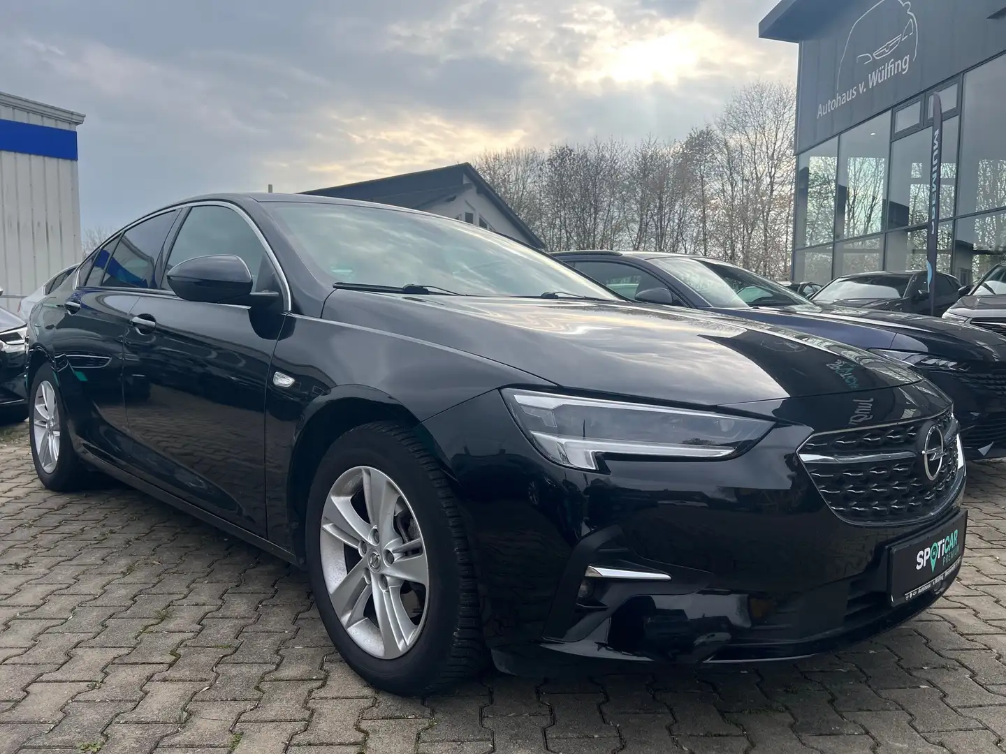 Opel Insignia Grand Sport Elegance 2.0D Automatik +AHK+LEDMatrix Negro - 1