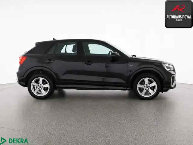 Audi Q2 view 6