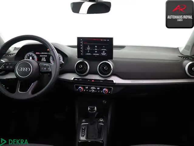 Audi Q2 view 9