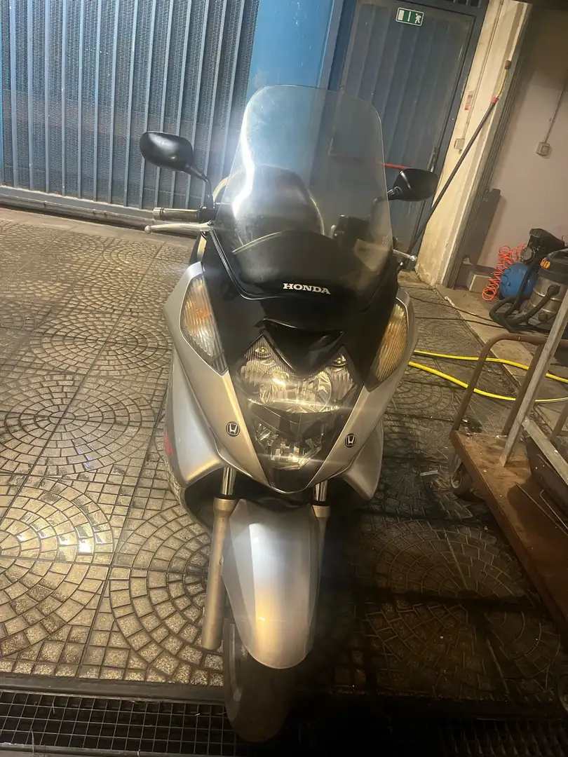 Honda Silver Wing 600 Silber - 1