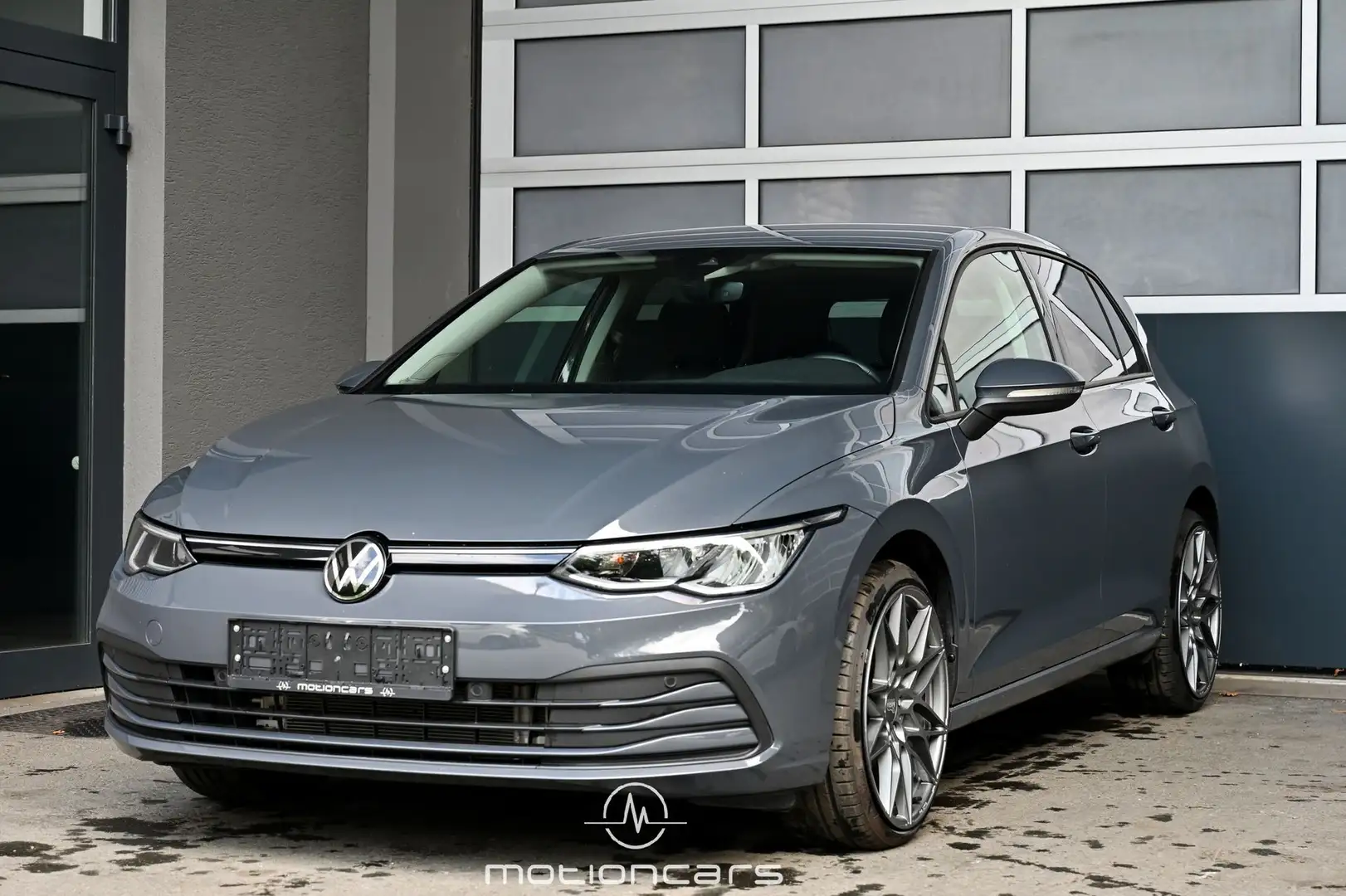 Volkswagen Golf VIII 1.0 TSI Life Pickerl NEU Grau - 1