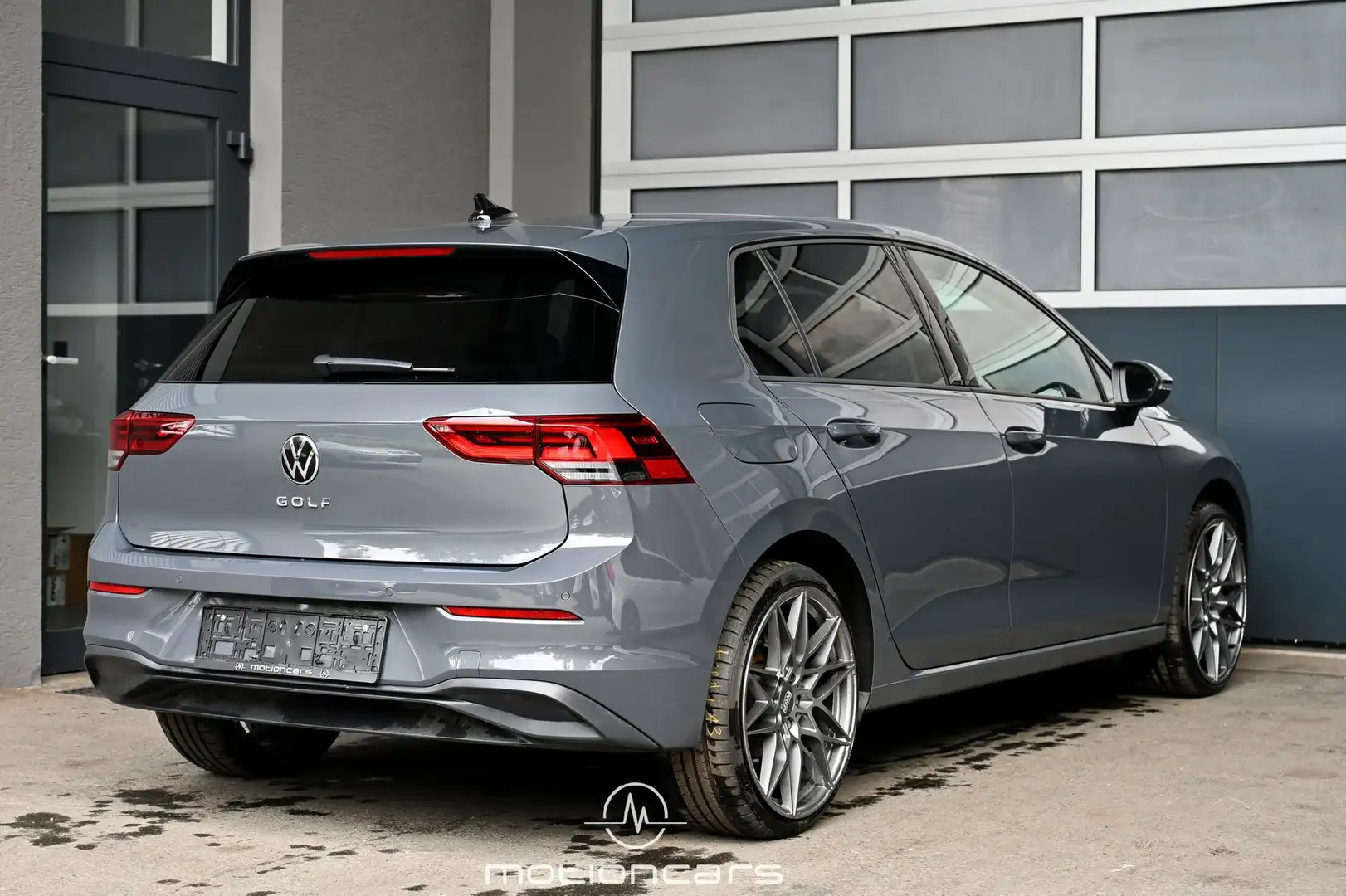 Volkswagen Golf VIII 1.0 TSI Life Pickerl NEU Grau - 2