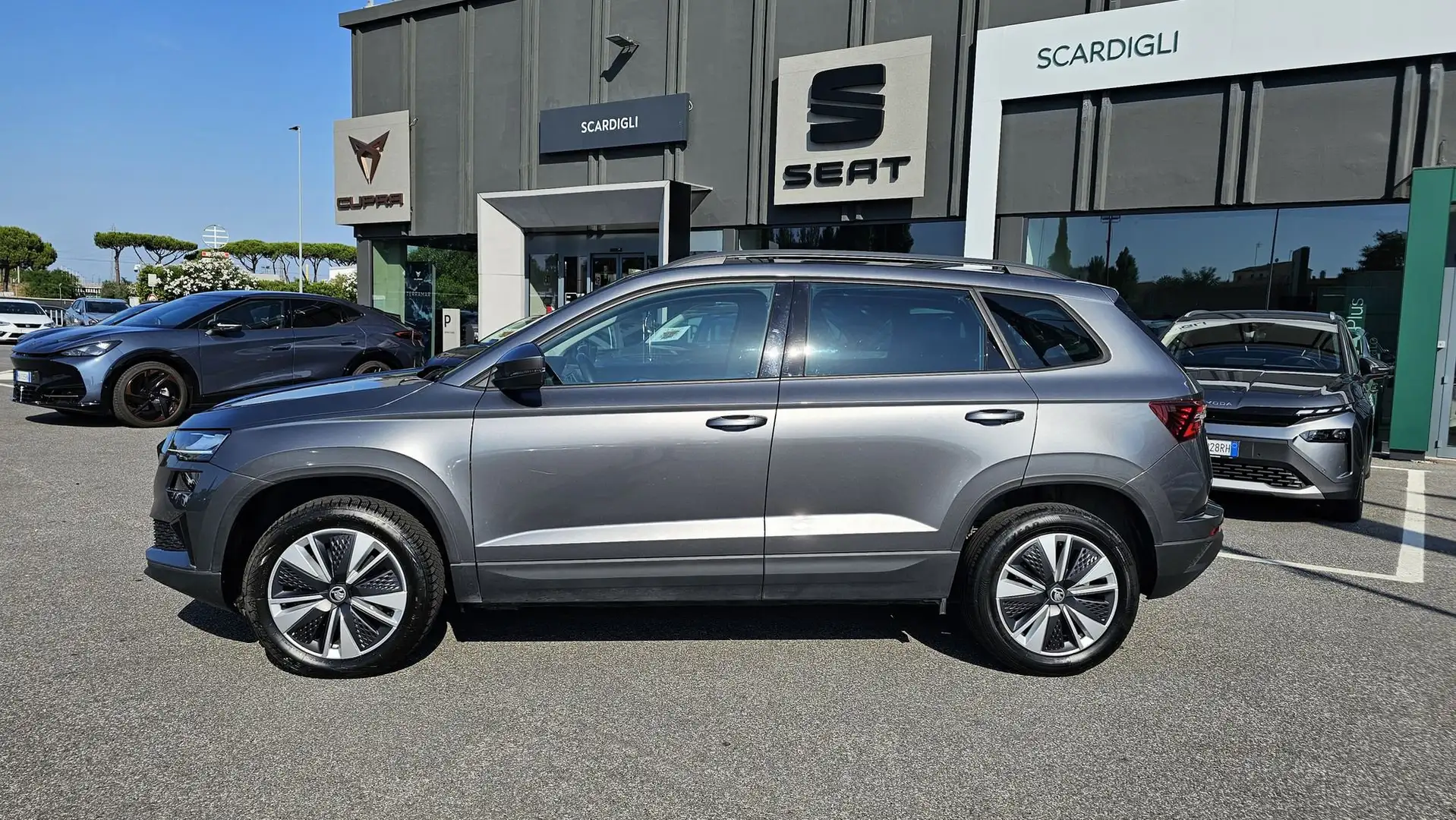Skoda Karoq 2.0 TDI EVO SCR 115 CV Executive Grigio - 2