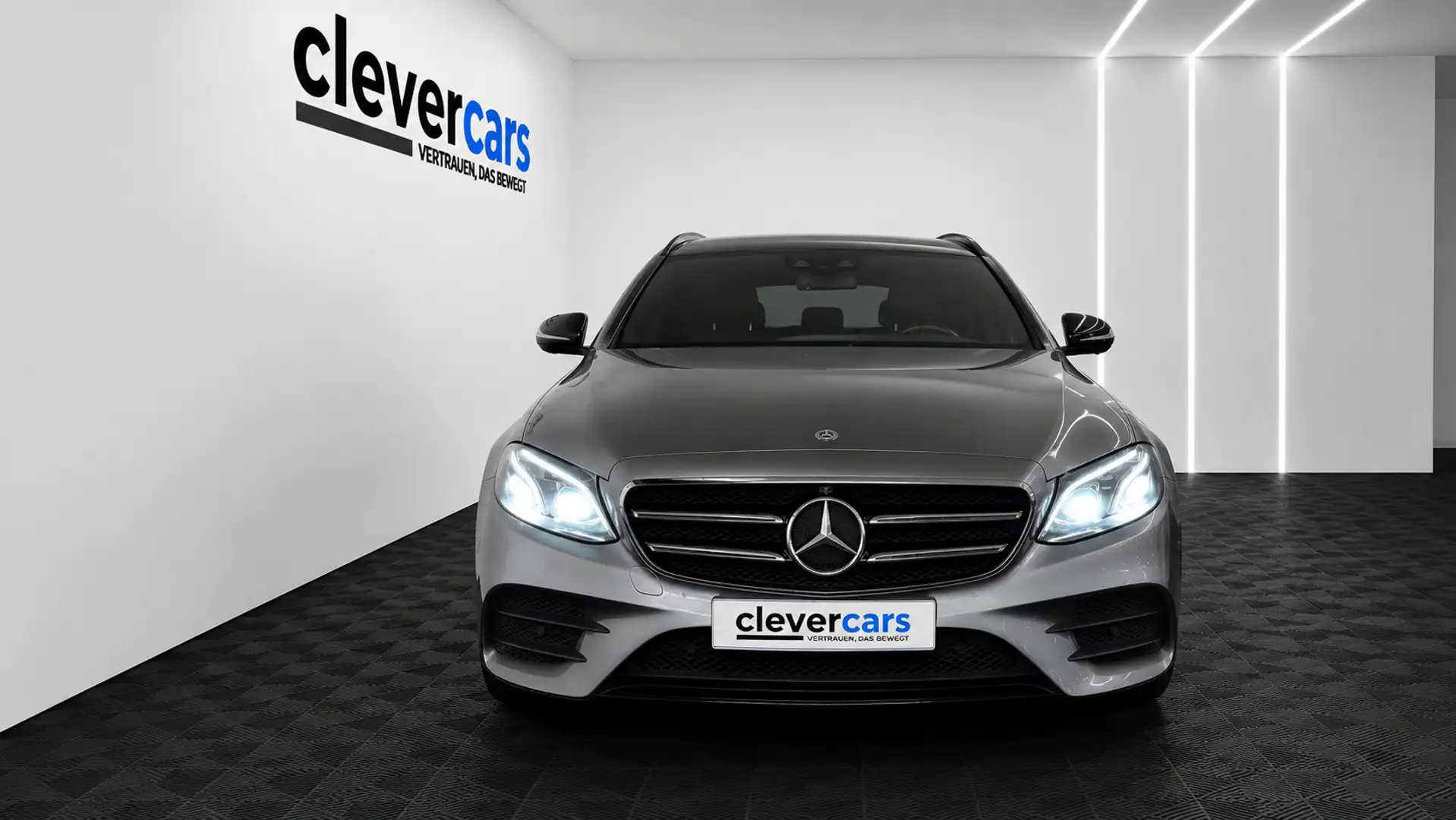 Mercedes-Benz E 220 E-Klasse E 220 d AMG Line 4Matic (EURO 6d) Grau - 2