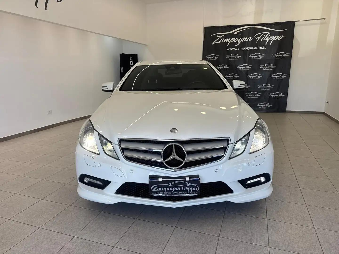 Mercedes-Benz E 220 E 220 CDI Coupé BlueEFFICIENCY Bianco - 2