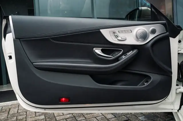 Mercedes-Benz C-Class view 15