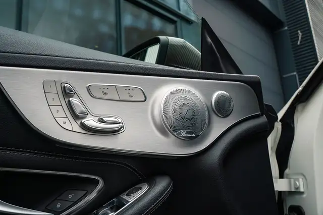 Mercedes-Benz C-Class view 19