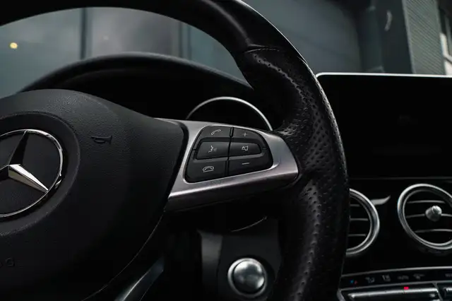 Mercedes-Benz C-Class view 22