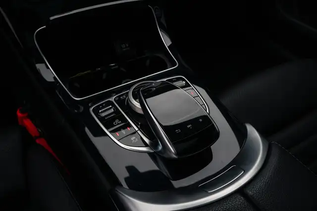 Mercedes-Benz C-Class view 24